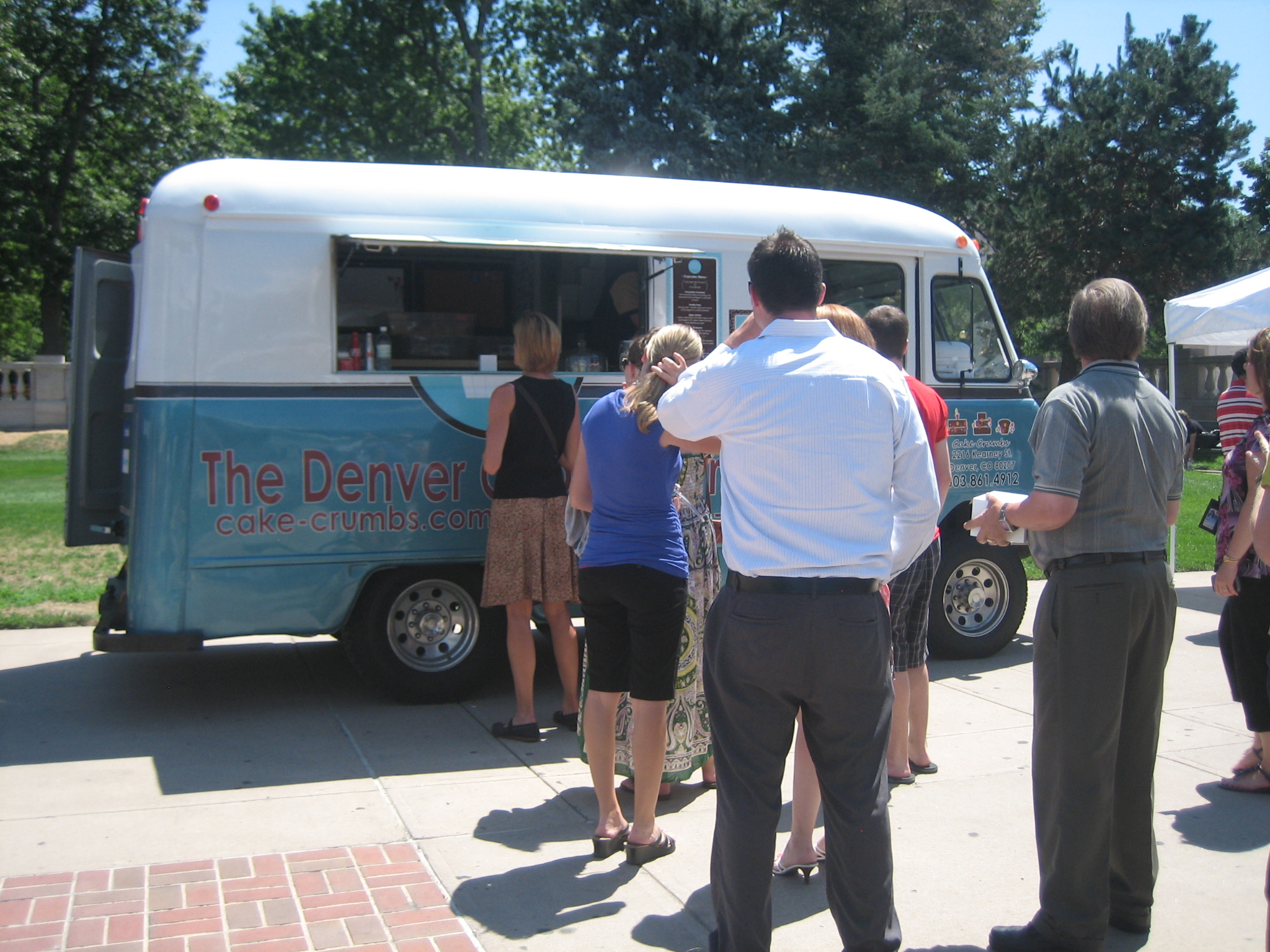 Local Boy Makes Good: Yay for the Cupcake truck!